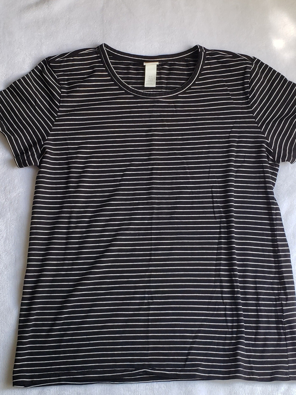 H&M Black and White Striped Short Sleeve Crewneck Tee
